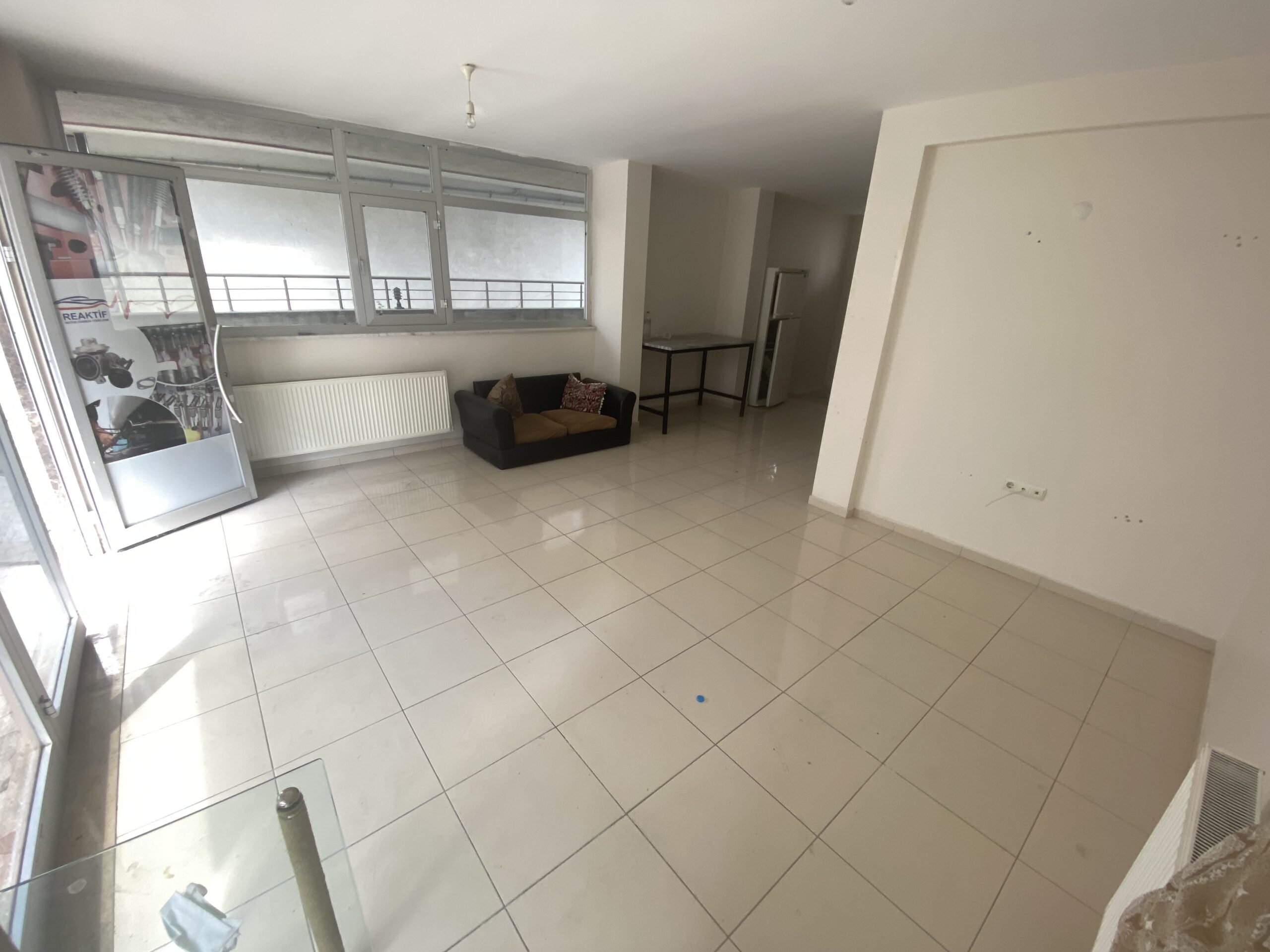 BEYLİKDÜZÜ KAVAKLIDA KİRALIK100m2 DEPOLU İŞYERİ