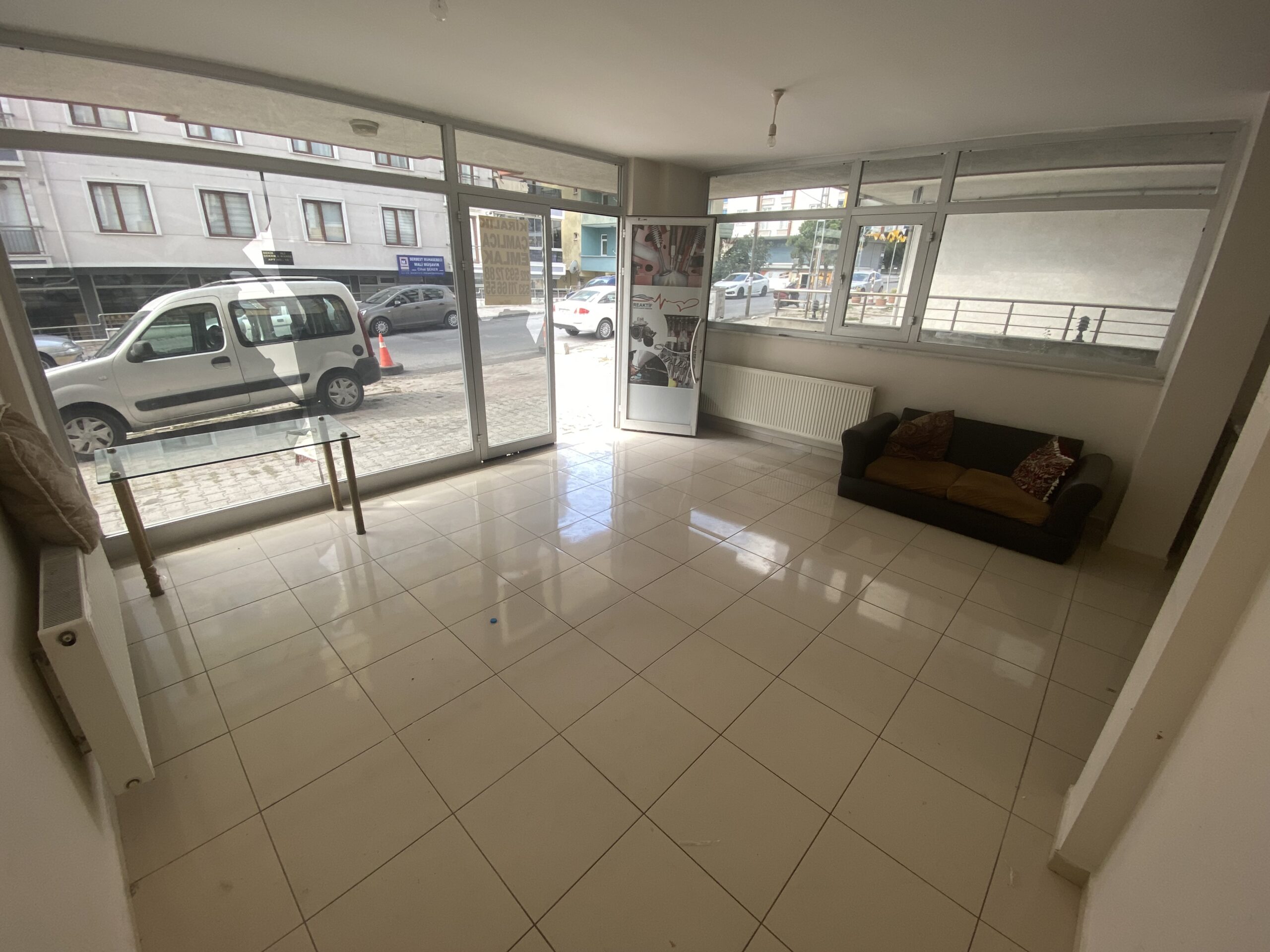 BEYLİKDÜZÜ KAVAKLIDA KİRALIK100m2 DEPOLU İŞYERİ