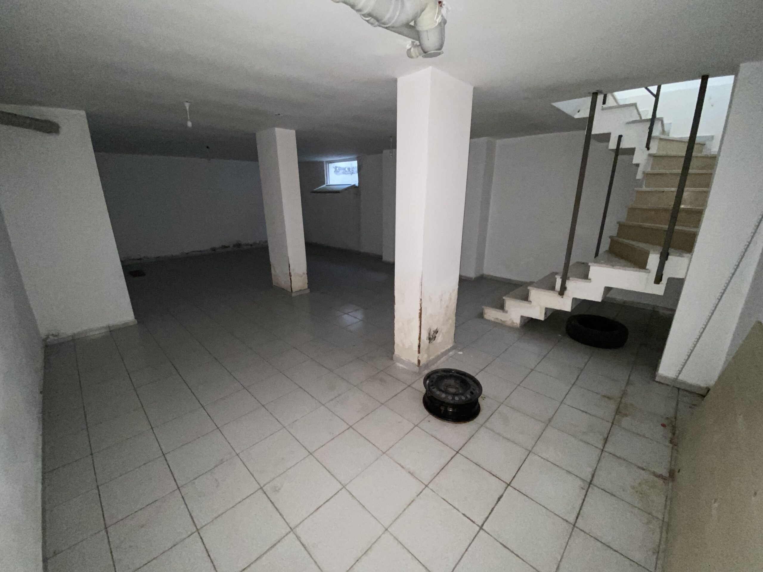 BEYLİKDÜZÜ KAVAKLIDA KİRALIK100m2 DEPOLU İŞYERİ